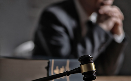 刑事案件被判刑后，还能请律师吗？(图1)